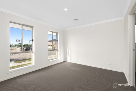 Property photo of 15 Garrard Crescent Clyde VIC 3978
