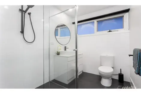 Property photo of 8 Dover Road Williamstown VIC 3016