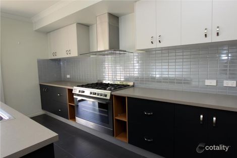 Property photo of 8 Prominence Boulevard Tarneit VIC 3029
