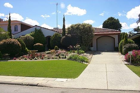 40 Glenister Rd, Hamilton Hill, WA 6163