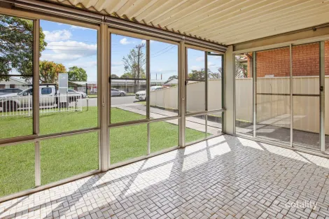 Property photo of 57 Griffiths Street Oak Flats NSW 2529