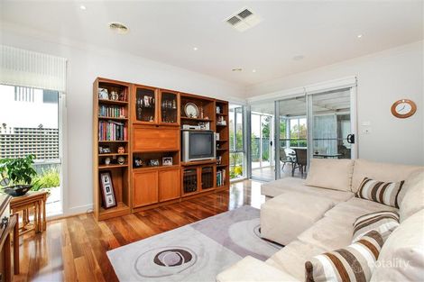 Property photo of 2 Cassan Way Caroline Springs VIC 3023