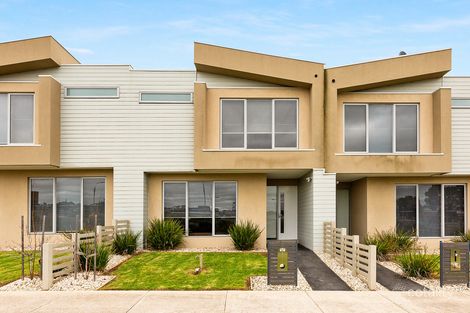 Property photo of 7 Ronneback Walk Cranbourne VIC 3977