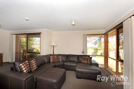 Property photo of 16 Hedgeley Drive Berwick VIC 3806