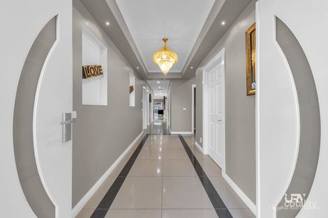 Property photo of 8 Dashing Road Craigieburn VIC 3064