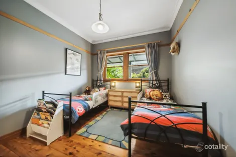 Property photo of 13 Hely Avenue Turvey Park NSW 2650