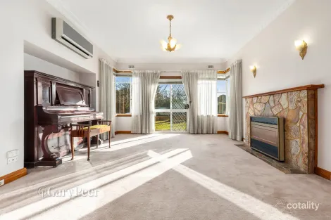 Property photo of 36 Kangaroo Road Murrumbeena VIC 3163