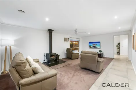 Property photo of 17 Ryland Circuit Delahey VIC 3037