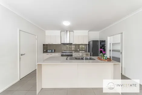 Property photo of 10 Fairwater Drive Point Cook VIC 3030