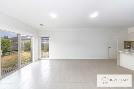 Property photo of 10 Fairwater Drive Point Cook VIC 3030