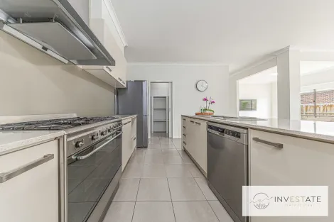 Property photo of 10 Fairwater Drive Point Cook VIC 3030