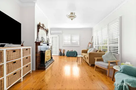 Property photo of 41 Curzon Street East Toowoomba QLD 4350
