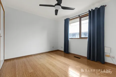 Property photo of 19 Edrington Park Drive Berwick VIC 3806