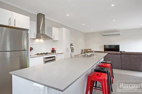 Property photo of 9/11 Howqua Place Pakenham VIC 3810