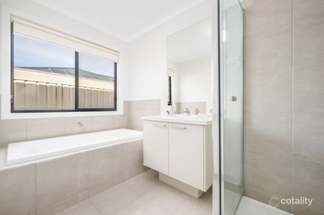 Property photo of 10 Quiver Terrace Mooroopna VIC 3629