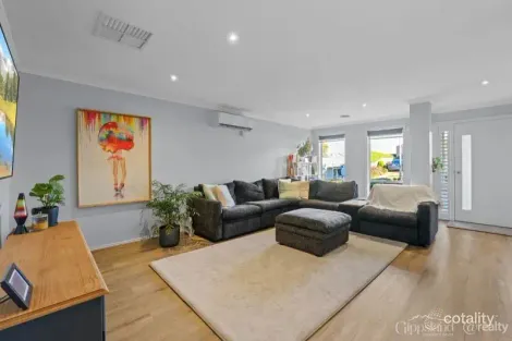 Property photo of 16 Skipton Street Drouin VIC 3818