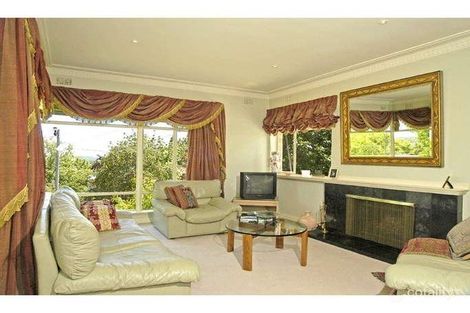 Property photo of 14 St Hubert Road Ivanhoe East VIC 3079