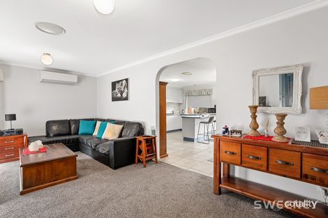 Property photo of 2/1 Eucalypt Court Altona Meadows VIC 3028