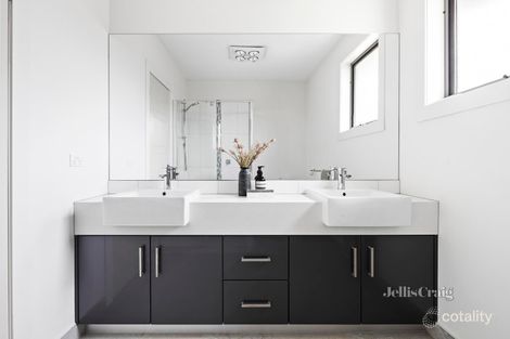 Property photo of 30 Berrima Road Rosanna VIC 3084