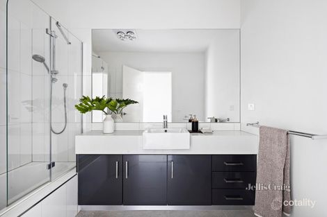 Property photo of 30 Berrima Road Rosanna VIC 3084