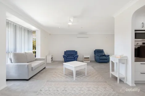 Property photo of 2 Treeview Place Mardi NSW 2259
