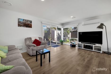 Property photo of 33 Racecourse Road Werribee VIC 3030