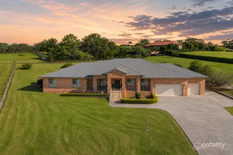 Property photo of 4 Yewens Circuit Grasmere NSW 2570