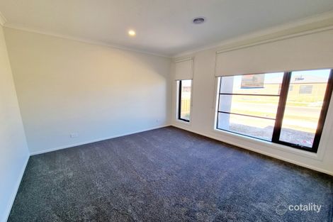 Property photo of 4 Dandelion Crescent Rockbank VIC 3335