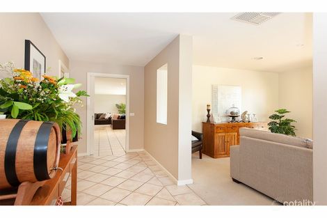 Property photo of 32 Jenny Wren Place East Albury NSW 2640
