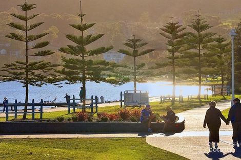 Property photo of 4 Croydon Place Warners Bay NSW 2282