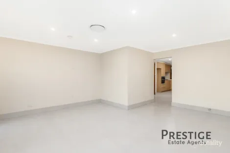 Property photo of 4 Witt Close Edensor Park NSW 2176