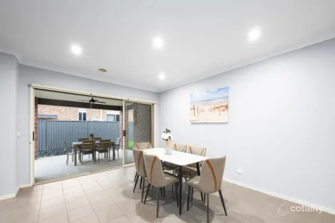 Property photo of 36 Everly Circuit Pakenham VIC 3810