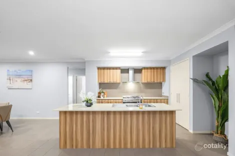 Property photo of 36 Everly Circuit Pakenham VIC 3810