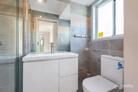 Property photo of 4 Edgeworth Place Helensvale QLD 4212