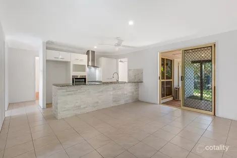 Property photo of 4 Edgeworth Place Helensvale QLD 4212