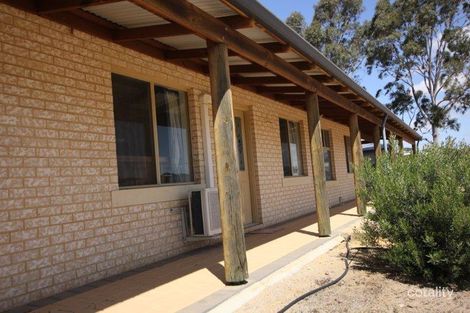 Property photo of 5 Cummings Crescent Merredin WA 6415