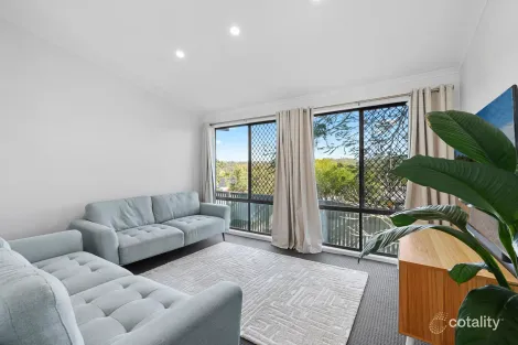 Property photo of 7 Katoomba Court Helensvale QLD 4212