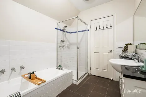 Property photo of 2/17 Parkside Avenue Box Hill VIC 3128