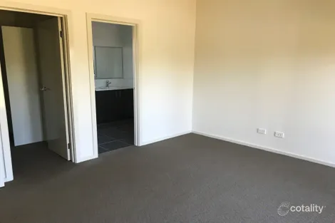 Property photo of 5 Canopy Way Werribee VIC 3030