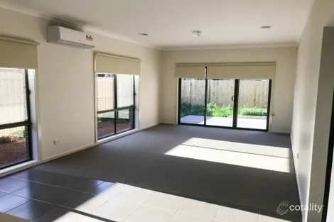 Property photo of 5 Canopy Way Werribee VIC 3030