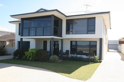 374 Safety Bay Rd, Safety Bay, WA 6169