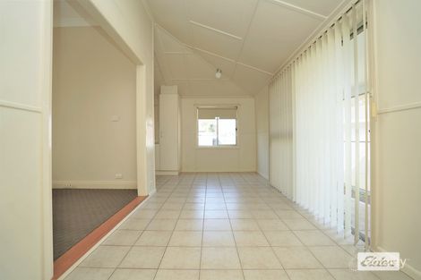 Property photo of 2 Chilvers Place Griffith NSW 2680