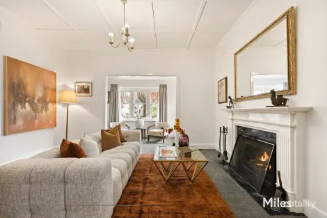 Property photo of 34 Warncliffe Road Ivanhoe East VIC 3079