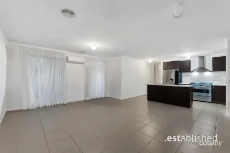 Property photo of 28 Middle Park Drive Point Cook VIC 3030