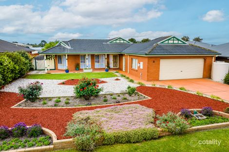 8 Iriswells Cl, Tooradin, VIC 3980