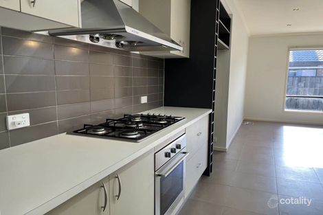 Property photo of 12 Waldburg Grove Tarneit VIC 3029