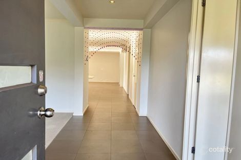 Property photo of 12 Waldburg Grove Tarneit VIC 3029