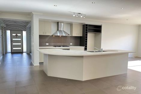 Property photo of 12 Waldburg Grove Tarneit VIC 3029