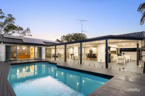 5 Goolagong Ct, Broadbeach Waters, QLD 4218