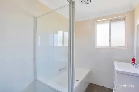 Property photo of 8 Gaspard Place Ambarvale NSW 2560